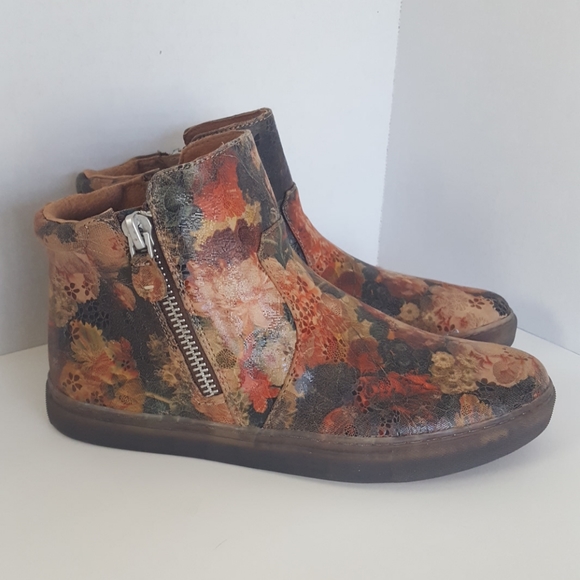 gentle souls Shoes - 🔴SOLF🔴Gentle Souls Carter floral bootie size 9